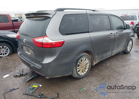 2015 Toyota Sienna Xle 8 Passenger z USA, uszkodzony, nr VIN 5TDYK3DC5FS609741